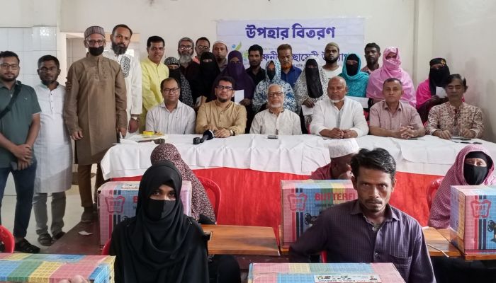 ‎সাতাশ পরিবারকে দুই লাখ টাকার যাকাত উপহার দিলেন ফেনী স্বেচ্ছাসেবী উদ্যোগ