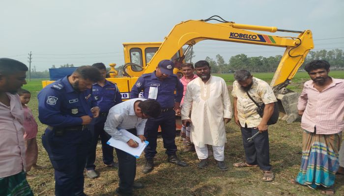 বেগমগঞ্জে কৃষিজমি রক্ষায় অভিযান: স্ক্যাভেটর জব্দ, একজনকে জরিমানা