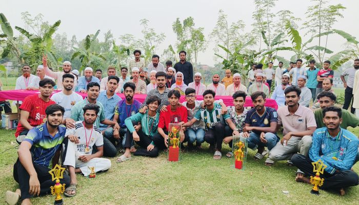 সিংড়ায় শর্টপিস ক্রিকেট টুর্নামেন্ট ও ইফতার মাহফিল অনুষ্ঠিত