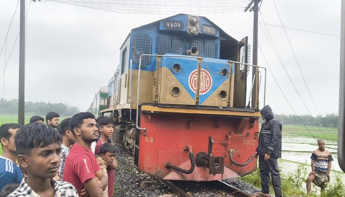 উপবনের ইঞ্জিনে আগুন, ৩ ঘণ্টা পর সিলেটের সঙ্গে রেল যোগাযোগ স্বাভাবিক