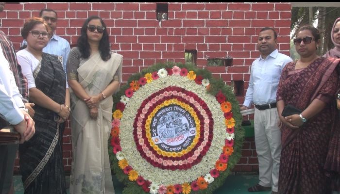 নাটোরে  পুষ্পস্তবক অর্পন ও আলোচনা সভার মধ্যে দিয়ে  গণহত্যা দিবস পালিত