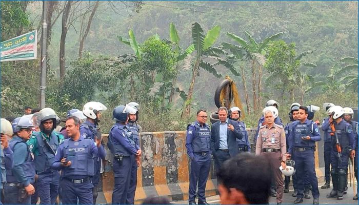 সীতাকুণ্ডের জঙ্গল সলিমপুরে যৌথ বাহিনীর সাঁড়াশি অভিযান শুরু