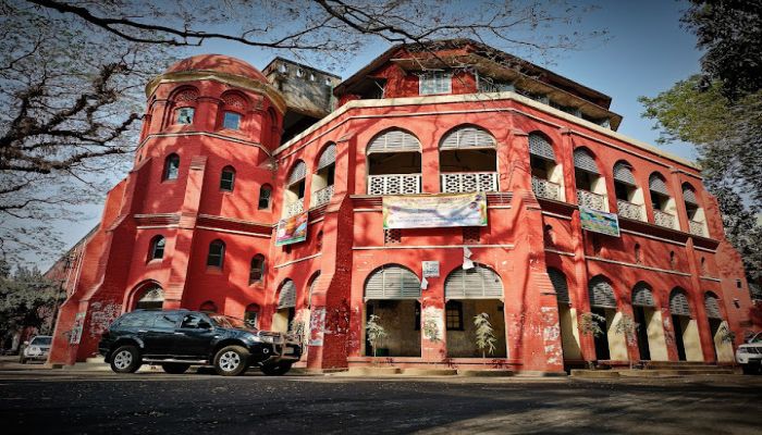 এবার মামলা করায় চাকরি হারালেন নারী রেলকর্মী