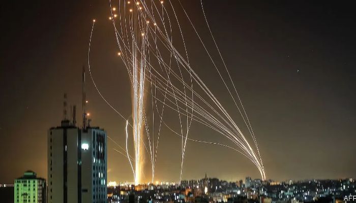 ইসরায়েলে বৃষ্টির মতো রকেট-ক্ষেপণাস্ত্র হামলা