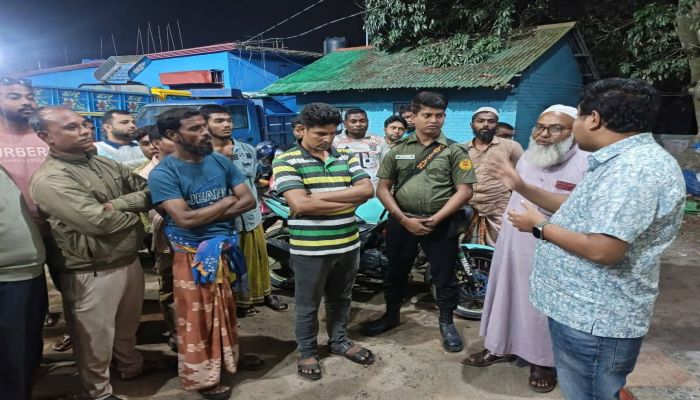 সিংড়ায় জ্বালানি তেলবাহী লরির ম্যানেজারকে ৫০ হাজার টাকা জরিমানা 