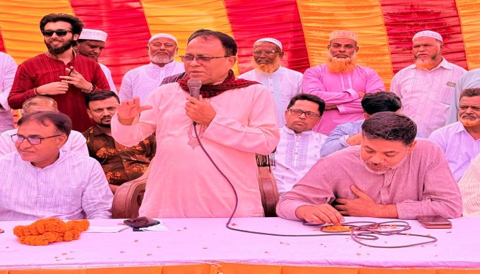 হোমনায় ৩ কোটি টাকা ব্যয়ে সড়কের উন্নয়ন কাজের উদ্বোধন করলেন: সেলিম ভূঁইয়া এমপি