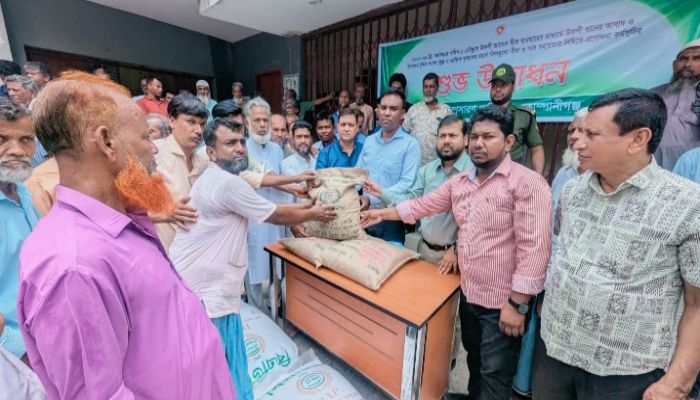 কোম্পানীগঞ্জে কৃষকদের মাঝে আউশের বীজ ও সার বিতরণ কার্যক্রমের উদ্বোধন