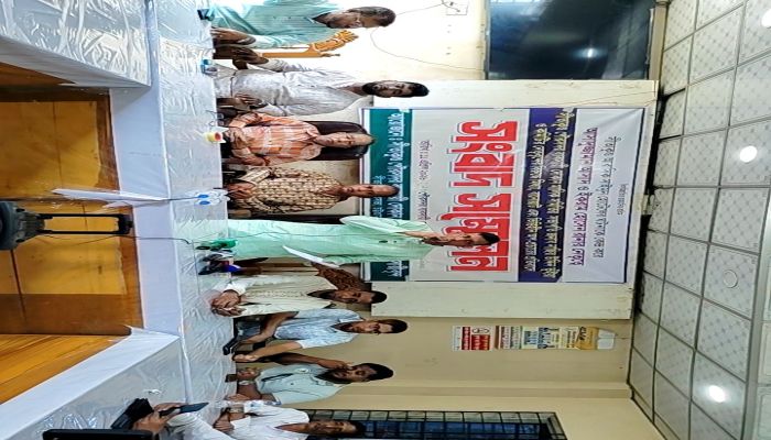 হামলা, অপপ্রচার ও চাঁদাবাজির প্রতিবা‌দে সীতাকুণ্ডে ব্যবসায়ীদের সংবাদ সম্মেলন