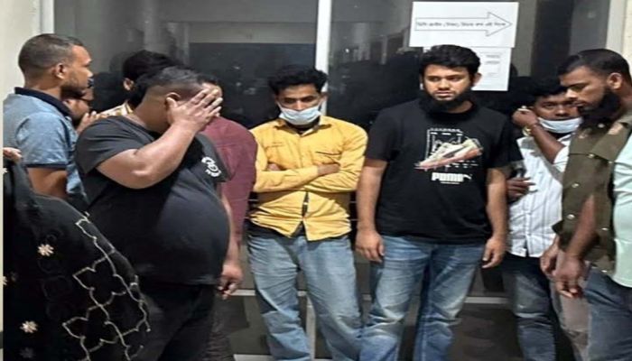 রংপুরে অনৈতিক কাজের অভিযোগে চার তরুণীসহ ১৩ জন আটক