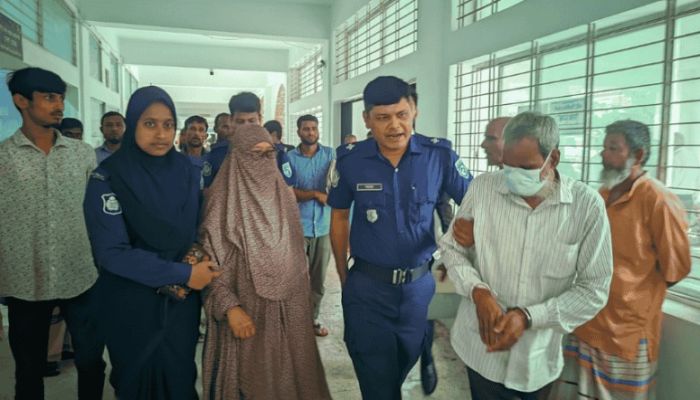 ডিসি অফিসের অফিস সহকারীসহ স্ত্রী কারাগারে