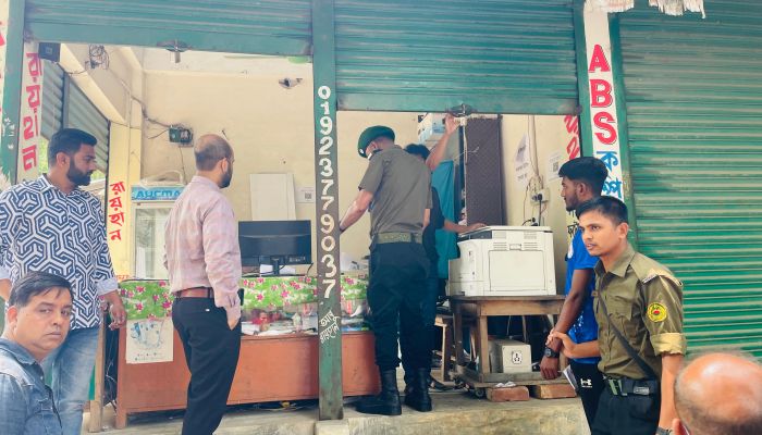 ভুয়া সনদে ফুয়েল কার্ড নিতে এসে ধরা, মাদারগঞ্জে দুই যুবককে জরিমানা