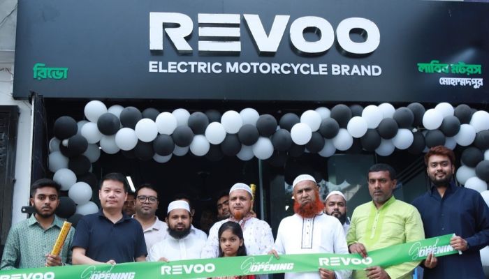 রাজধানীর মোহাম্মদপুরে নতুন ই-বাইক শোরুম চালু করেছে রিভো বাংলাদেশ