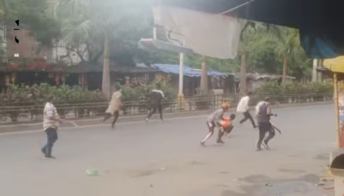 রাজশাহীস্থ ঢাকা বাস টার্মিনালে শ্রমিকদের দুপক্ষের মধ্যে গুলি ও ককটেল বিস্ফোরণ