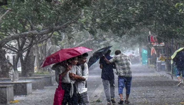 দুপুরের মধ্যে তিন বিভাগে ঝড়বৃষ্টির আভাস