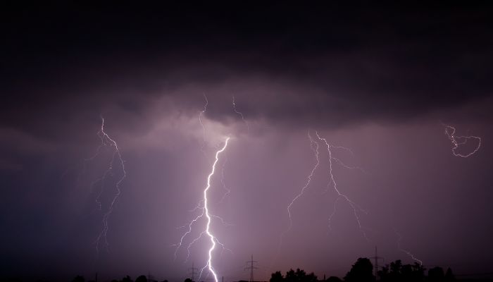বজ্রপাতে ৭ জেলায় প্রাণ গেল ১৪ জনের