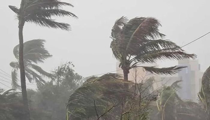 দুপুরের মধ্যে যে অঞ্চলে হতে পারে ঝড়