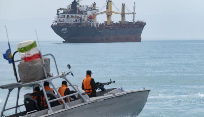 হরমুজে এক দিনে ৩ জাহাজে হামলা