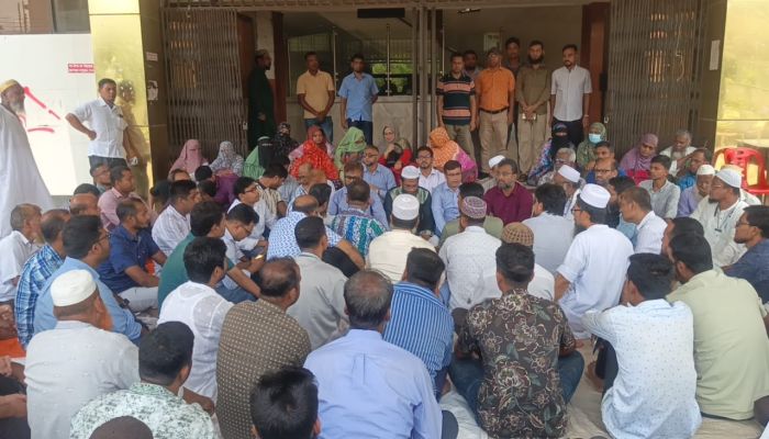 পবিপ্রবিতে ভিসি অপসারণ ও বহিরাগতের হামলার প্রতিবাদে শিক্ষক-কর্মকর্তা-কর্মচারীদের লাগাতার কর্মবিরতি