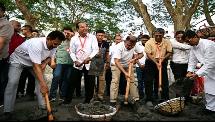 চাঁদপুরে বাবার স্মৃতি বিজরিতসহ দু' খালের পুনঃখনের উদ্বোধন করলেন প্রধানমন্ত্রী