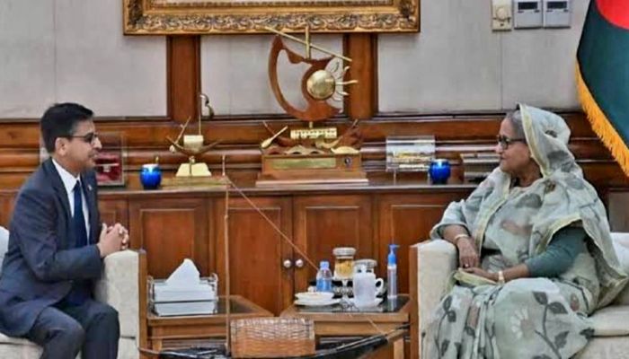“ঘরের ভেতরের সংকটেই দুর্বল আওয়ামী লীগ? অভ্যন্তরীণ বিভাজন ও নেতৃত্ব সংকট নিয়ে নতুন বিশ্লেষণ”