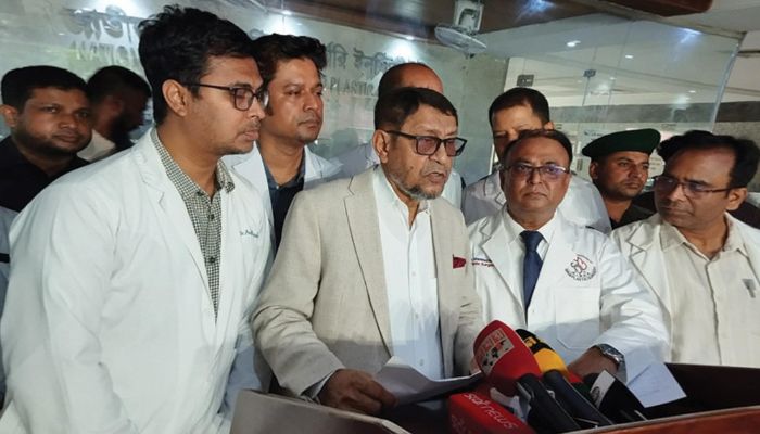 ফতুল্লার গ্যাস বিস্ফোরণে দগ্ধ পাঁচজনের সর্বোচ্চ চিকিৎসা নিশ্চিতের আশ্বাস স্বাস্থ্যমন্ত্রীর