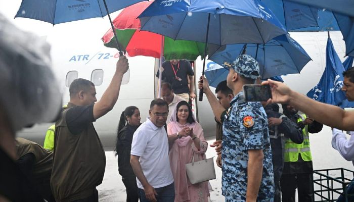 বৃষ্টি উপেক্ষা করেই শাহজালাল মাজারের পথে প্রধানমন্ত্রী