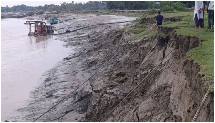 সোনাগাজীতে ছোট ফেনী নদীর ভাঙনে বিস্তৃর্ণ জনপদ বিলীন