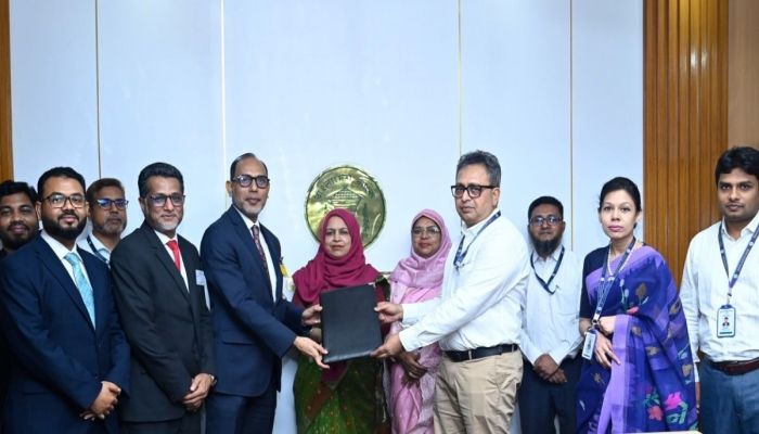 বাংলাদেশ ব্যাংকের ৩,০০০ কোটি টাকার ক্লাস্টার ফাইন্যান্সিং স্কিমের আওতায় পুন:অর্থায়নের জন্য ডাচ্-বাংলা ব্যাংকের অংশগ্রহণ চুক্তি