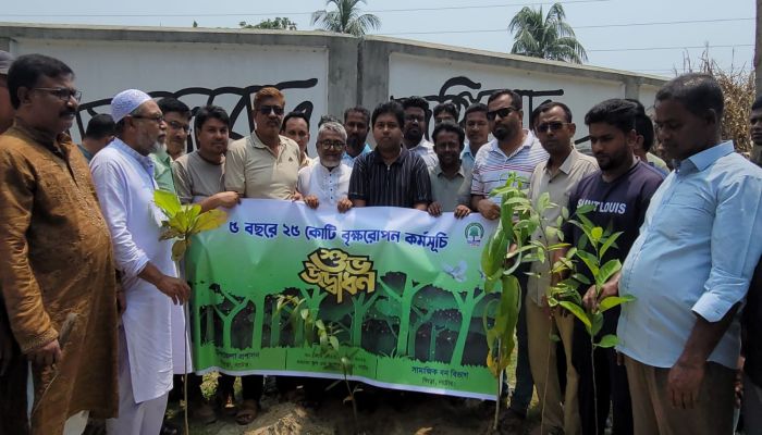 সিংড়ায় বৃক্ষ রোপন কর্মসূচি উদ্বোধন 