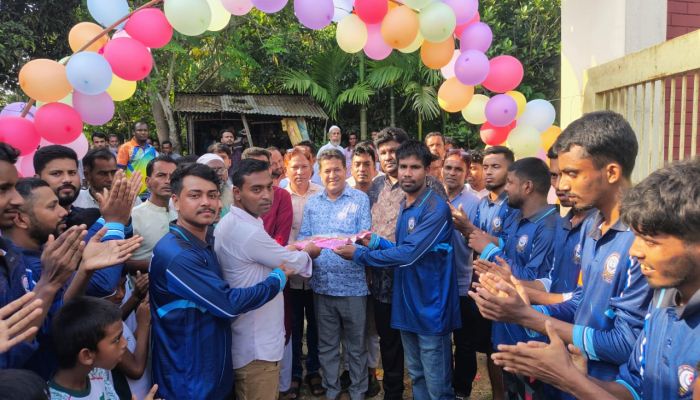 মতলব উত্তরে প্রীতি ফুটবল টুর্নামেন্ট ও গুনীজন সম্মাননা অনুষ্ঠিত 