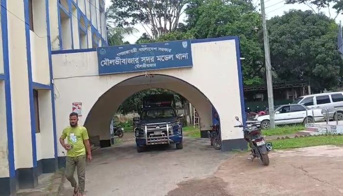 মৌলভীবাজারে পৃথক অভিযানে ভারতীয় ব্র্যান্ডের চকলেট সহ ২০ লাখ টাকার পণ্য ও বাস-ট্রাক জব্দ, গ্রেফতার-৮