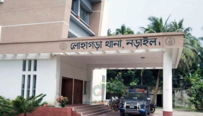 লোহাগড়ায় মাঠে গরুকে পানি খাওয়াতে গিয়ে 