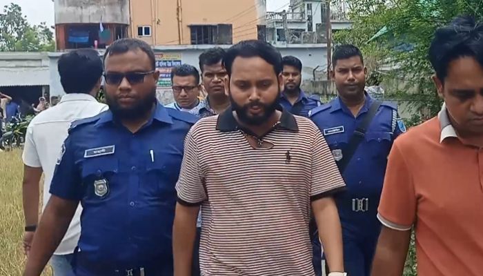 এসএসসি পরীক্ষাকেন্দ্রে পরীক্ষার্থীদের মারধর, এনসিপি নেতা আটক