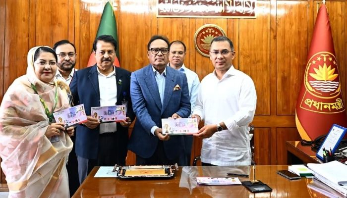 ফুটবল বিশ্বকাপ: স্মারক ডাকটিকিট উন্মোচন প্রধানমন্ত্রীর