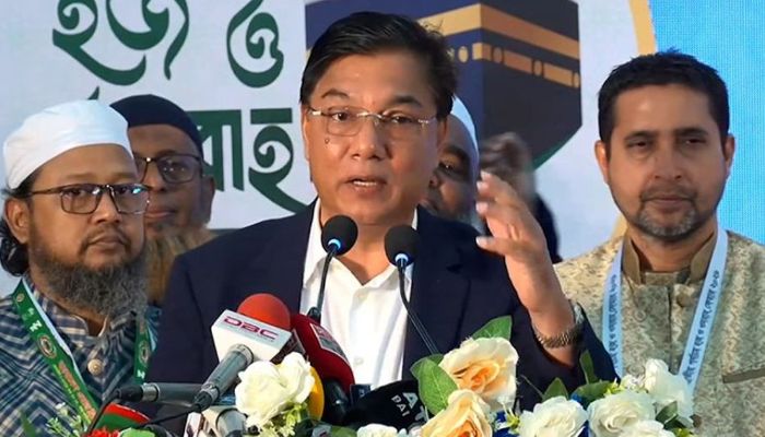 শুধু বিমান টিকিট নয়, আনুষঙ্গিক খরচ কমিয়ে হজ প্যাকেজ সাজানো হবে: বিমান প্রতিমন্ত্রী