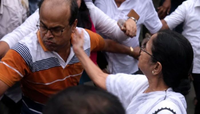 পশ্চিমবঙ্গে নতুন রাজনৈতিক বিতর্ক, সপাটে চড় মারলেন মমতা