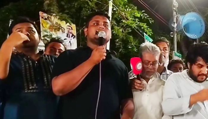 সরকার বিদ্যুৎ না দিয়ে জনগণের হাতে হারিকেন ধরিয়ে দিয়েছে: হাসনাত আবদুল্লাহ