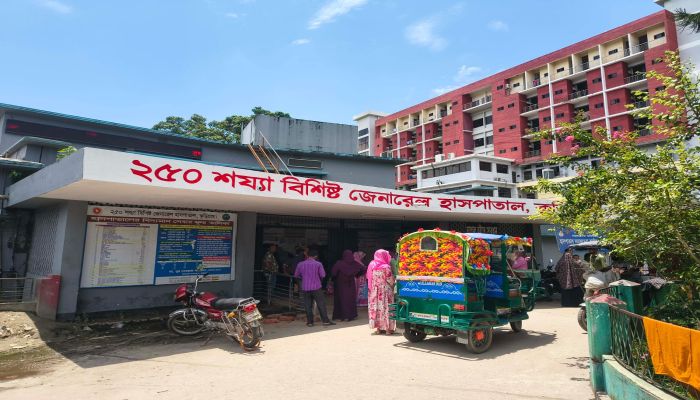কুড়িগ্রামে জেনারেল হাসপাতাল যেন নিজেই অসুস্থ।।  কাংখিত সেবা বঞ্চিত কুড়িগ্রামবাসী!