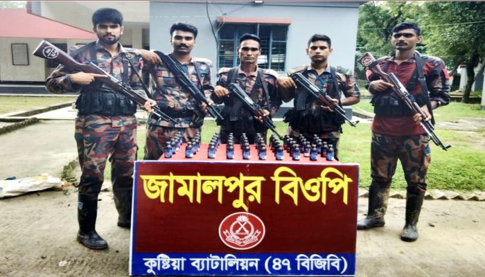 কুষ্টিয়া সীমান্তে বিজিবির পৃথক অভিযানে প্রায় ৬ লাখ টাকার মাদক ও চোরাচালানি পণ্য জব্দ