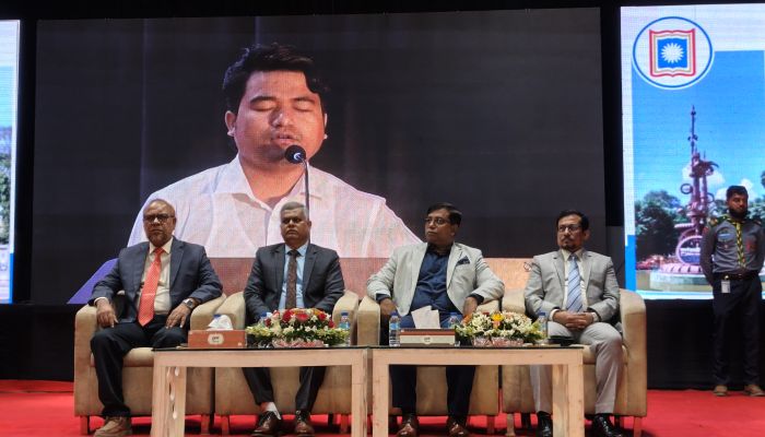 নবীনদের বরণ করে নিল রাজশাহী বিশ্ববিদ্যালয়