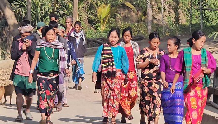 পাহাড়ের বৈচিত্র্যে পরিচয়ের খোঁজে ১১টি জনগোষ্ঠী, এক পাহাড়ের বৈচিত্র্যেই পরিচয়