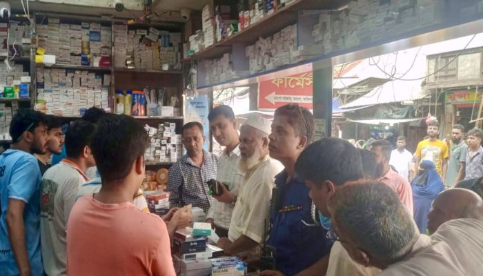 ভাঙ্গায় ভ্রাম্যমান আদালতের অভিযানে অনিয়মের অভিযোগে ৫ ফার্মেসির মামলা ও জরিমানা