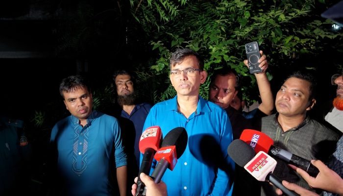রংপুরে ৪ খুন: আলামত পানি দিয়ে ধুয়ে নষ্টের অভিযোগ
