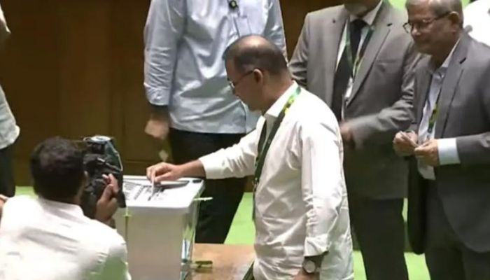 রাষ্ট্রপতি নির্বাচনে ভোট দিলেন প্রধানমন্ত্রী, স্পিকার ও বিরোধীদলীয় নেতা