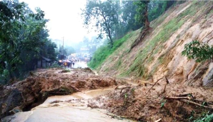 চার বিভাগে ভারি বৃষ্টি ও ভূমিধসের আশঙ্কা