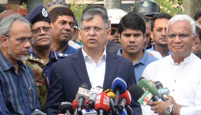 সন্ত্রাসী-চাঁদাবাজদের ধরতে আইনশৃঙ্খলা বাহিনীকে কঠোর নির্দেশ স্বরাষ্ট্রমন্ত্রীর