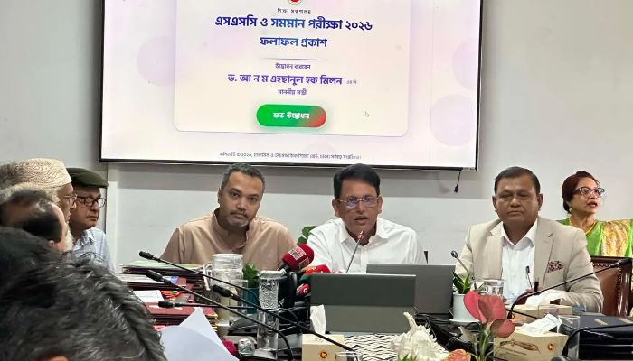 মন খুলে গান গাওয়া যায়, পরীক্ষার খাতায় নম্বর দেওয়া যায় না: শিক্ষামন্ত্রী
