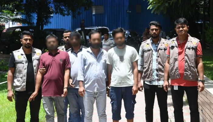 পল্লবীতে মাদকের টাকা ভাগাভাগি নিয়ে গুলি, ‘ল্যাংড়া’ রুবেলসহ গ্রেপ্তার ৫