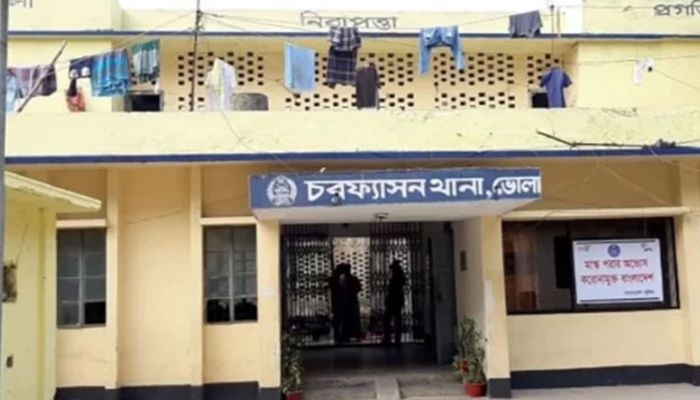 মিয়ানমারে পাচারের সময় ২৯৩ বস্তা সারসহ আটক ৪