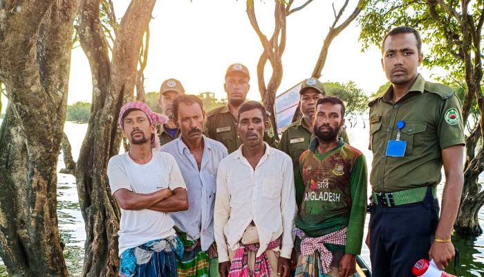 আনসারের অভিযানে টাঙ্গুয়ার হাওরে অবৈধ কারেন্ট জাল ও কিরণমালা বাইর জব্দ, ভ্রাম্যমাণ আদালতে ৪ জনকে অর্থদণ্ড